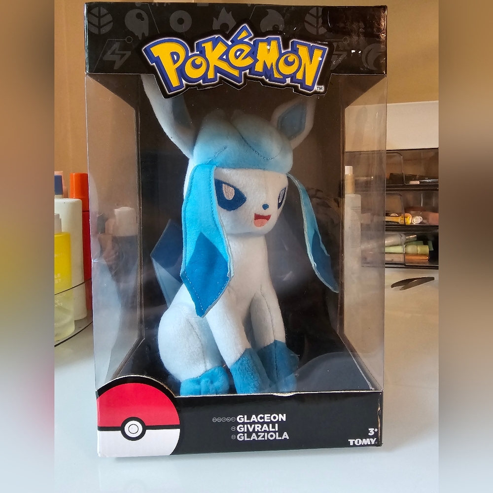 Pokémon Glaceon 8" Plush